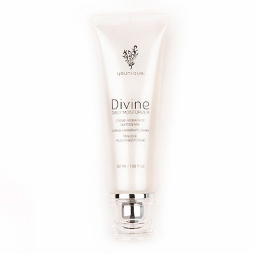 NIB Younique Divine daily moisturizer full size skincare 1.69oz